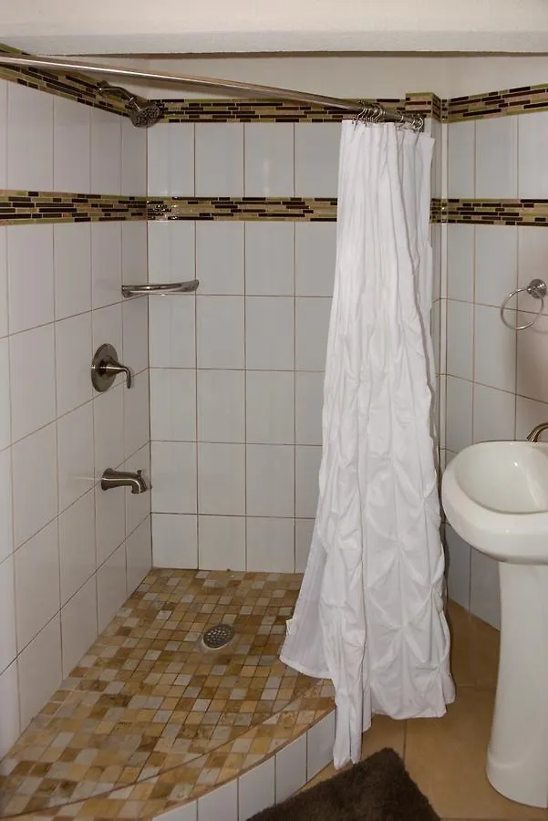 Timbo'S Apartelle Lejlighedshotel Roseau